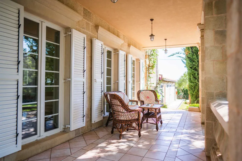 4-Bedroom Villa with Private Heated Pool in Čilipi
