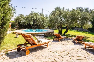 4-Bedroom Villa with Private Heated Pool in Čilipi