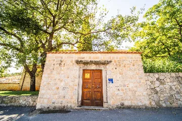 4-Bedroom Villa with Private Heated Pool in Čilipi