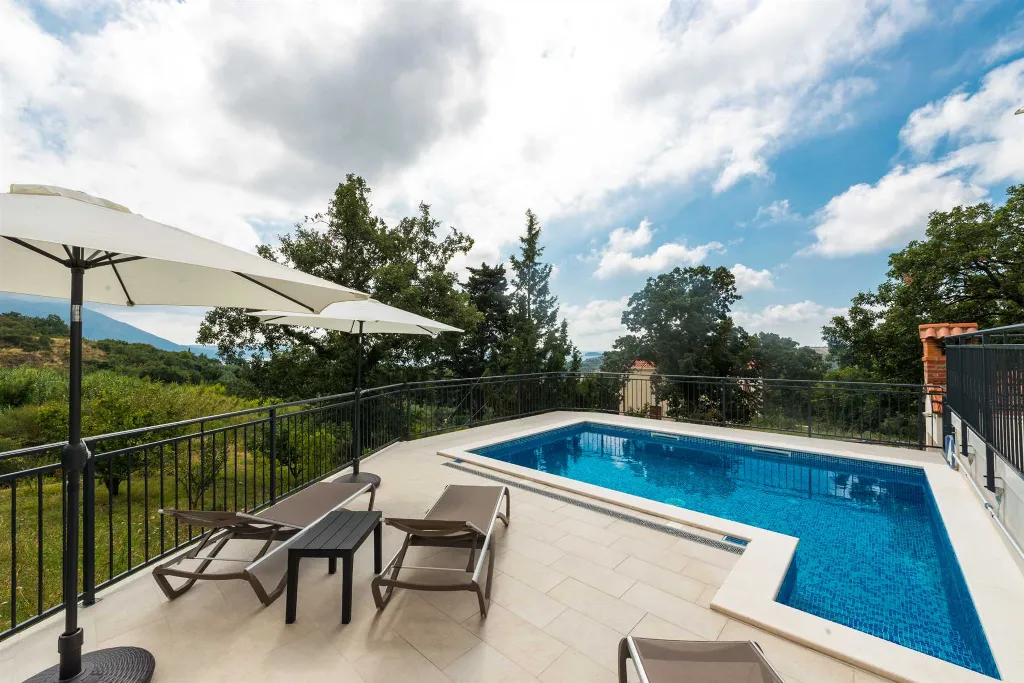 Mlini Villa for 6 Guests with Private Pool