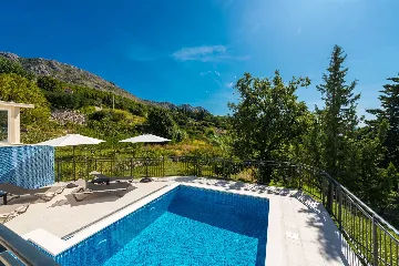 Mlini Villa for 6 Guests with Private Pool