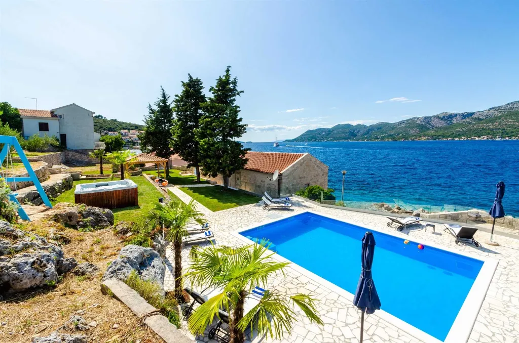 Seafront Villa with Private Pool, Sleeps 8 in Korčula