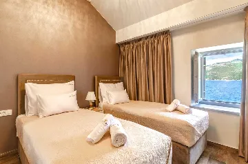 Seafront Villa with Private Pool, Sleeps 8 in Korčula