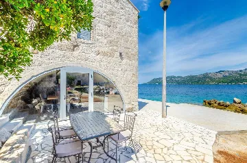 Seafront Villa with Private Pool, Sleeps 8 in Korčula