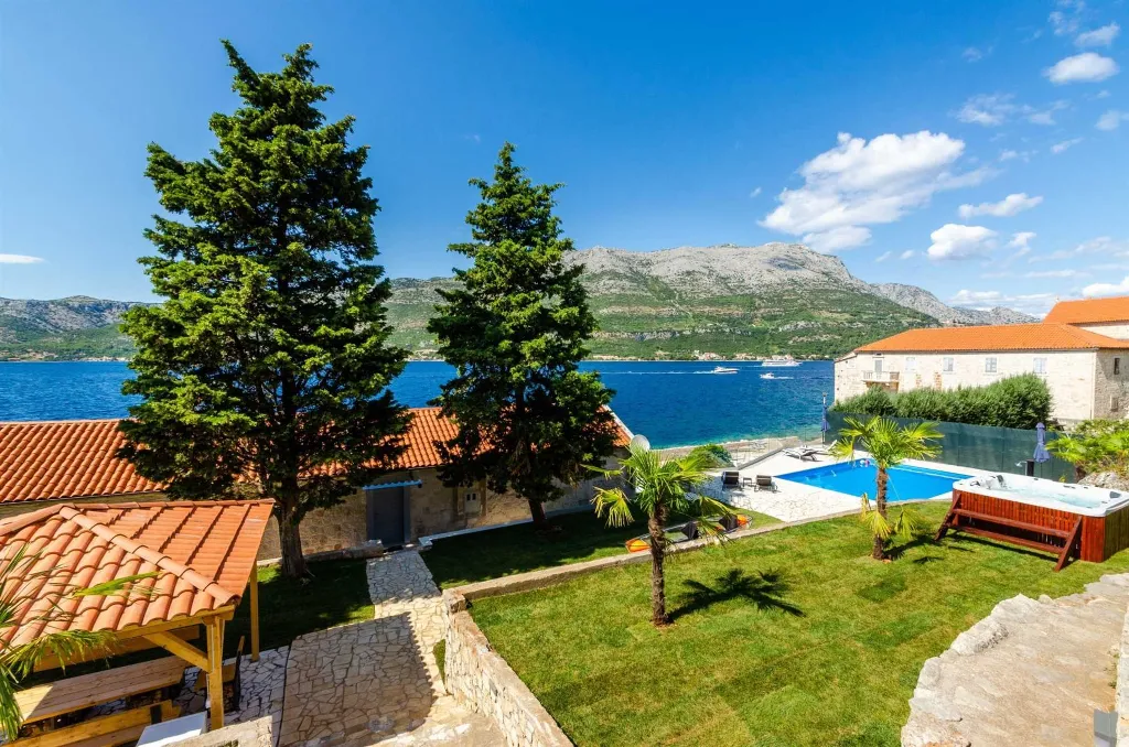 Seafront Villa with Private Pool, Sleeps 8 in Korčula