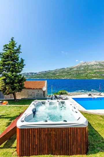 Seafront Villa with Private Pool, Sleeps 8 in Korčula