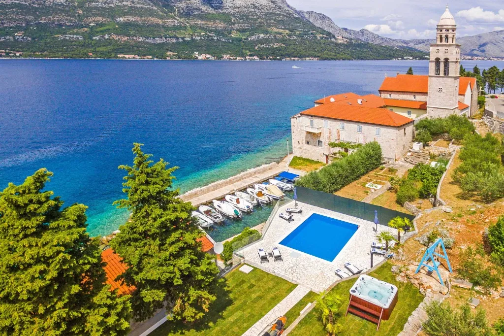 Seafront Villa with Private Pool, Sleeps 8 in Korčula