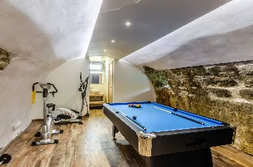 Seafront Villa with Private Pool, Sleeps 8 in Korčula