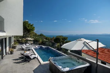 Stanići Villa for 8+2 Guests with Pool & Jacuzzi