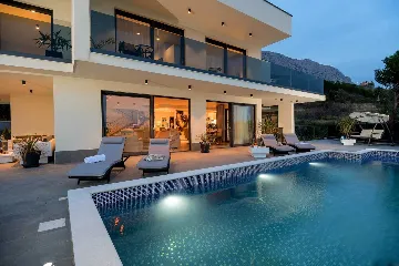 Stanići Villa for 8+2 Guests with Pool & Jacuzzi