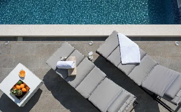 Stanići Villa for 8+2 Guests with Pool & Jacuzzi