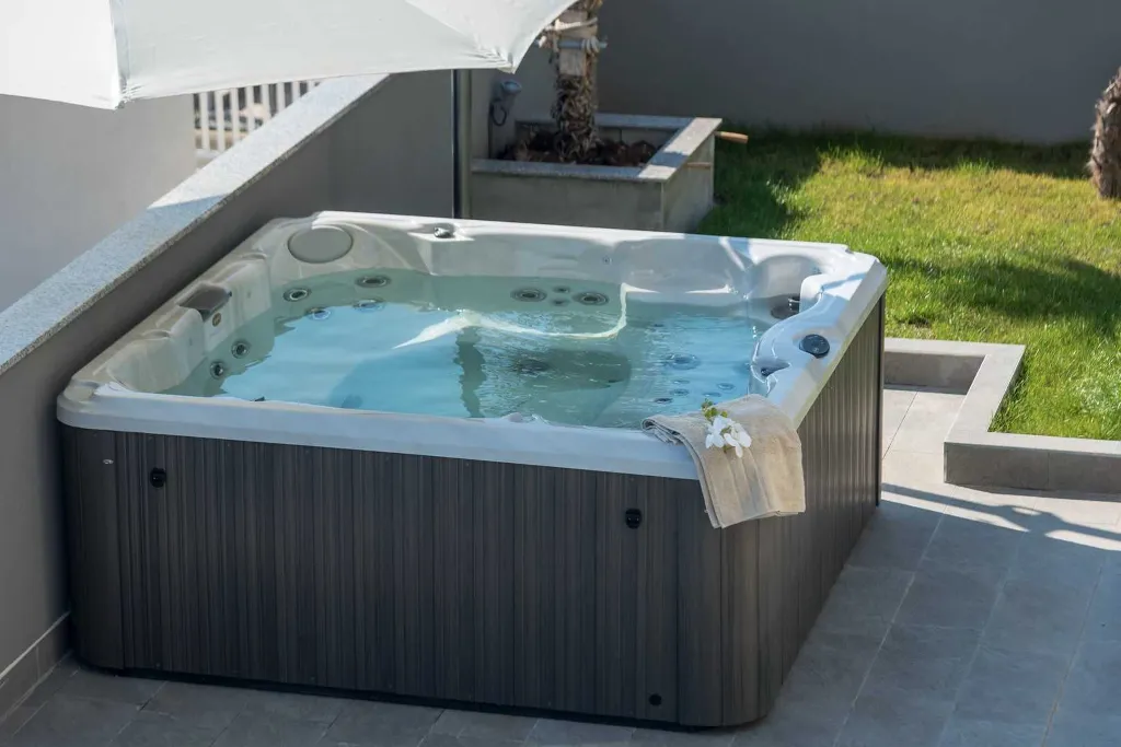Stanići Villa for 8+2 Guests with Pool & Jacuzzi