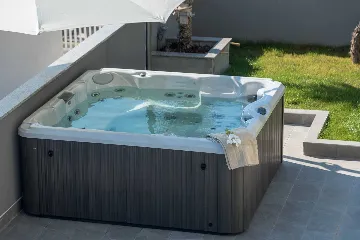Stanići Villa for 8+2 Guests with Pool & Jacuzzi