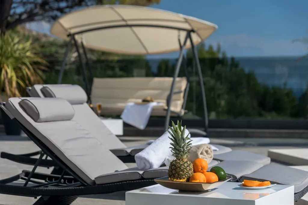 Stanići Villa for 8+2 Guests with Pool & Jacuzzi