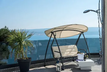 Stanići Villa for 8+2 Guests with Pool & Jacuzzi