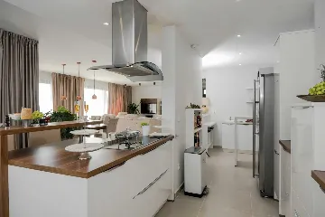 Stanići Villa for 8+2 Guests with Pool & Jacuzzi