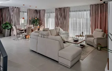 Stanići Villa for 8+2 Guests with Pool & Jacuzzi