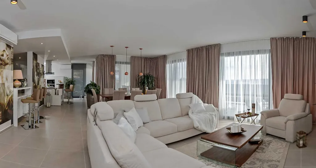 Stanići Villa for 8+2 Guests with Pool & Jacuzzi