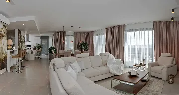 Stanići Villa for 8+2 Guests with Pool & Jacuzzi