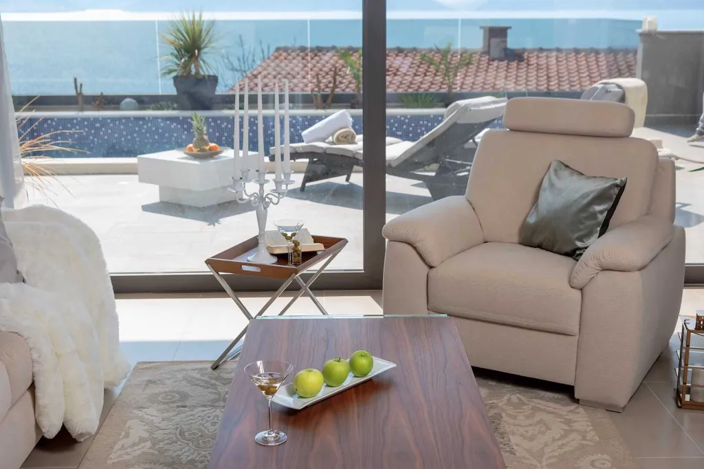 Stanići Villa for 8+2 Guests with Pool & Jacuzzi