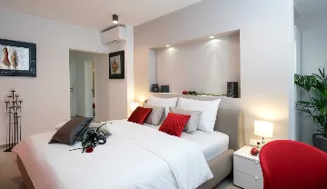 Stanići Villa for 8+2 Guests with Pool & Jacuzzi