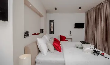 Stanići Villa for 8+2 Guests with Pool & Jacuzzi