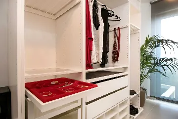 Stanići Villa for 8+2 Guests with Pool & Jacuzzi