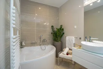 Stanići Villa for 8+2 Guests with Pool & Jacuzzi