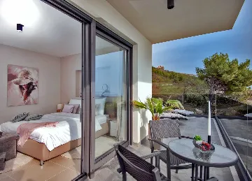 Stanići Villa for 8+2 Guests with Pool & Jacuzzi