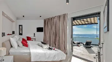 Stanići Villa for 8+2 Guests with Pool & Jacuzzi