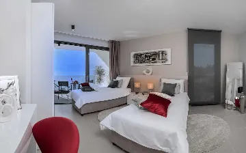 Stanići Villa for 8+2 Guests with Pool & Jacuzzi