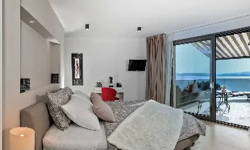 Stanići Villa for 8+2 Guests with Pool & Jacuzzi