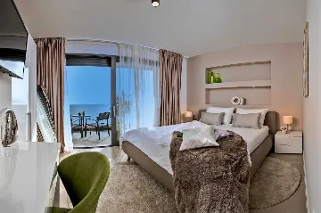 Stanići Villa for 8+2 Guests with Pool & Jacuzzi