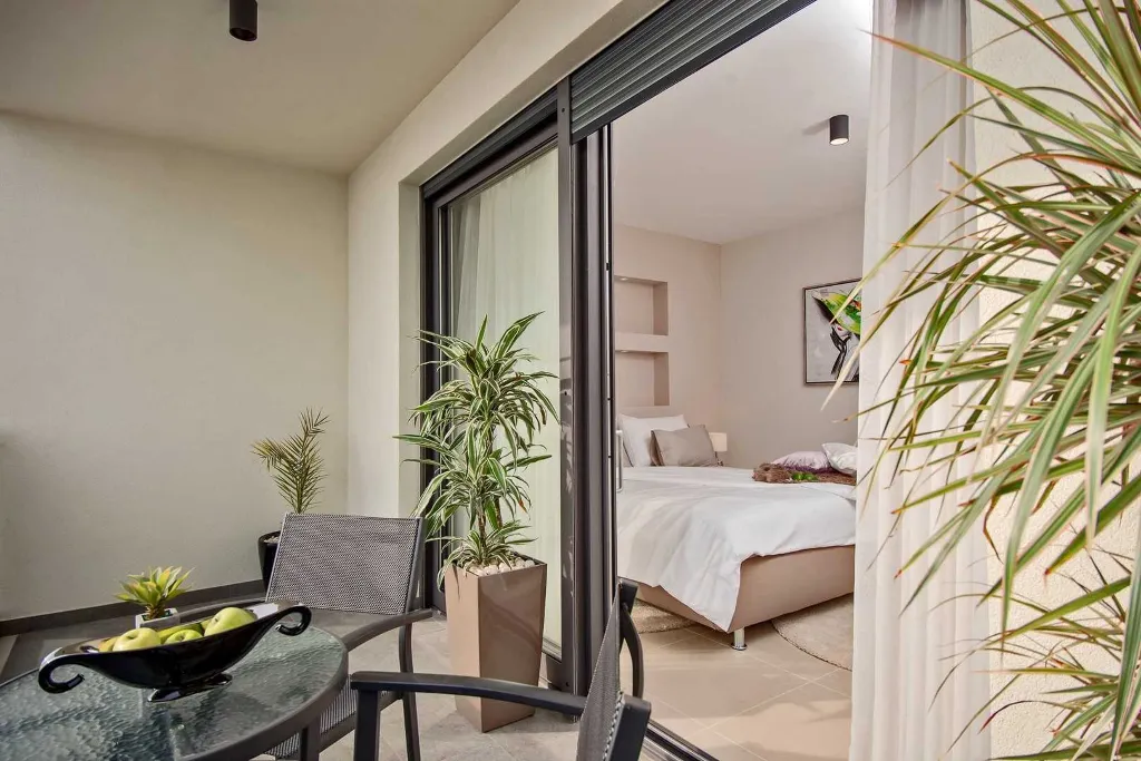 Stanići Villa for 8+2 Guests with Pool & Jacuzzi