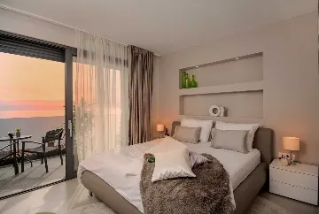 Stanići Villa for 8+2 Guests with Pool & Jacuzzi