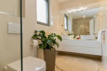 Stanići Villa for 8+2 Guests with Pool & Jacuzzi