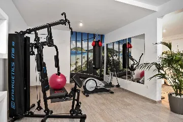 Stanići Villa for 8+2 Guests with Pool & Jacuzzi