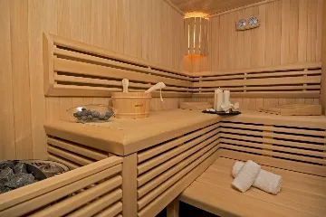 Stanići Villa for 8+2 Guests with Pool & Jacuzzi