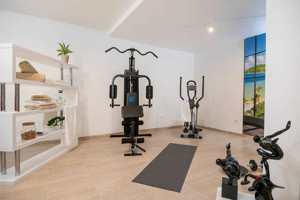 Stanići Villa for 8+2 Guests with Pool & Jacuzzi