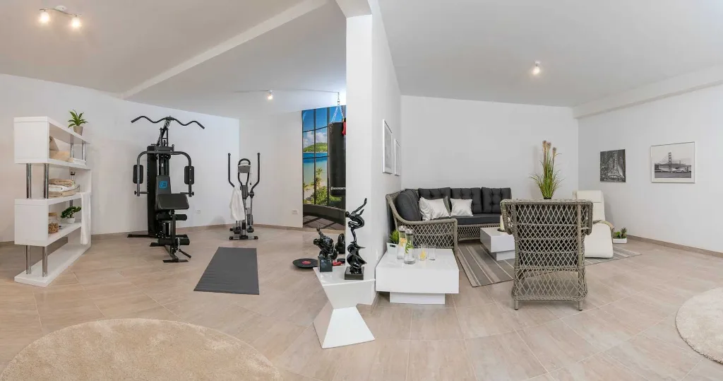 Stanići Villa for 8+2 Guests with Pool & Jacuzzi
