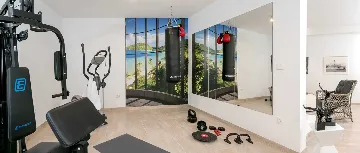 Stanići Villa for 8+2 Guests with Pool & Jacuzzi