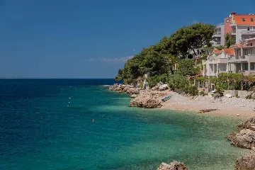 Stanići Villa for 8+2 Guests with Pool & Jacuzzi