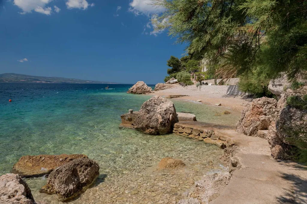 Stanići Villa for 8+2 Guests with Pool & Jacuzzi