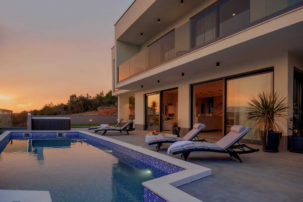 Stanići Villa for 8+2 Guests with Pool & Jacuzzi