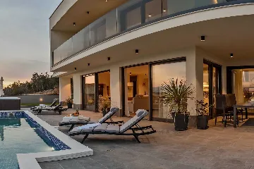 Stanići Villa for 8+2 Guests with Pool & Jacuzzi