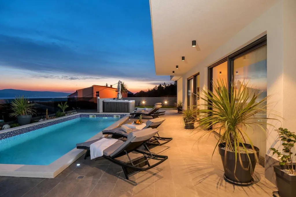 Stanići Villa for 8+2 Guests with Pool & Jacuzzi
