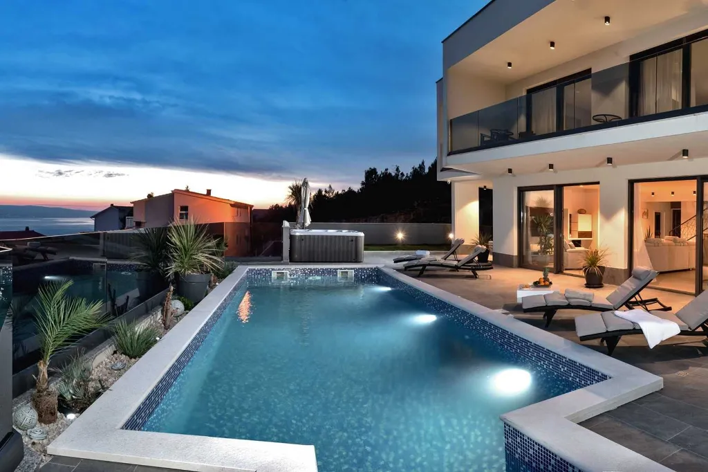 Stanići Villa for 8+2 Guests with Pool & Jacuzzi