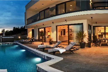 Stanići Villa for 8+2 Guests with Pool & Jacuzzi