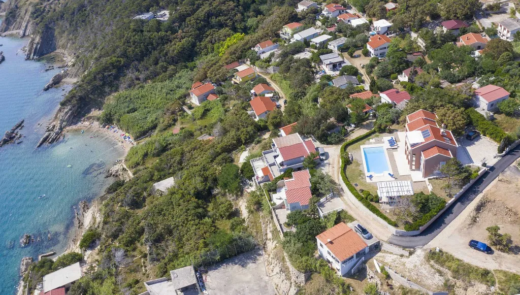 5-Bedroom Villa with Private Pool in Pag