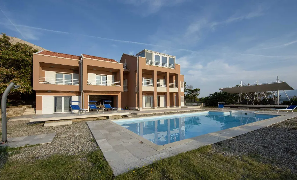 5-Bedroom Villa with Private Pool in Pag